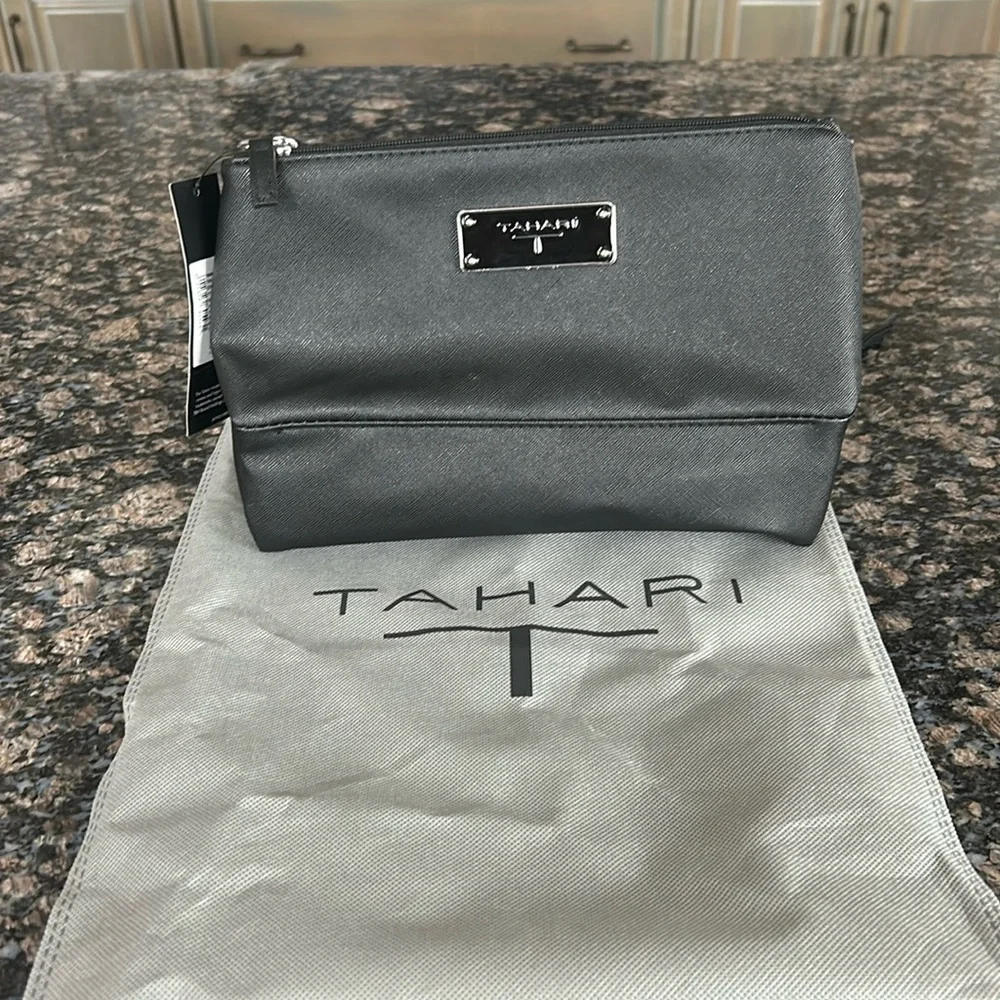 TAHARI TRAVEL ORGANIZER /MAKE BAG NWT